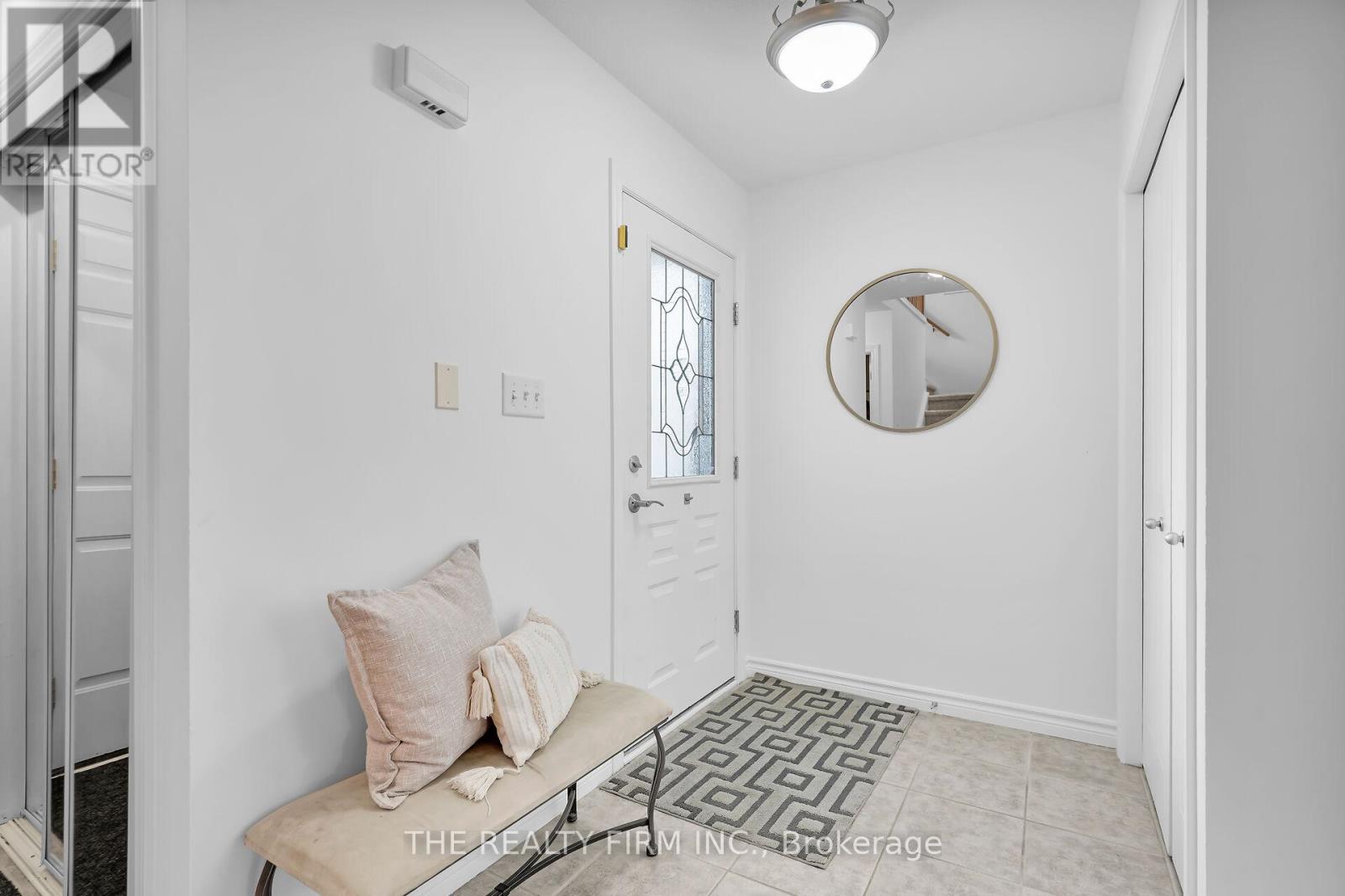 Photo 3 of 36 for 546 Cudmore Crescent