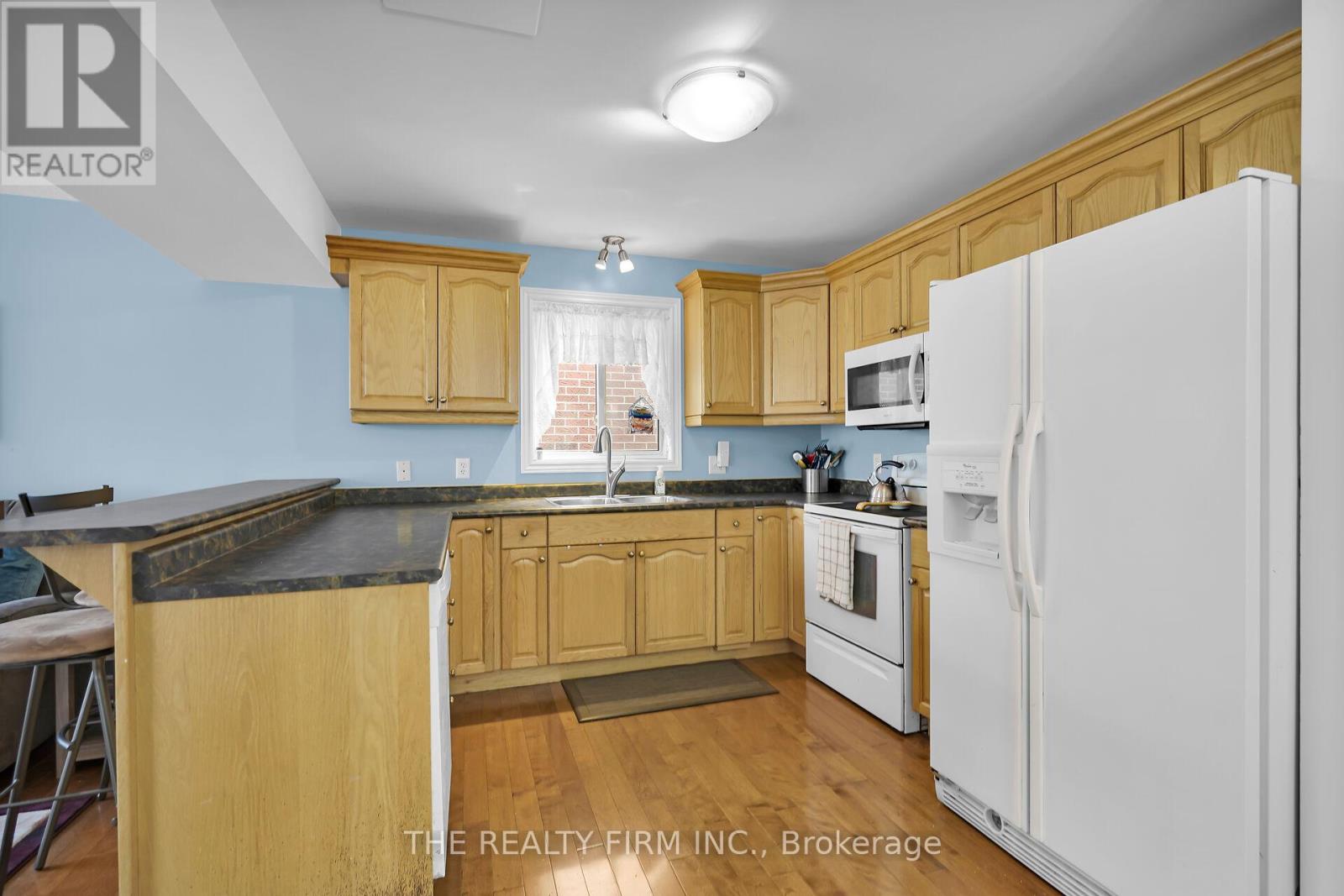 546 Cudmore Crescent, London South, Ontario  N6M 1M4 - Photo 7 - X12124614
