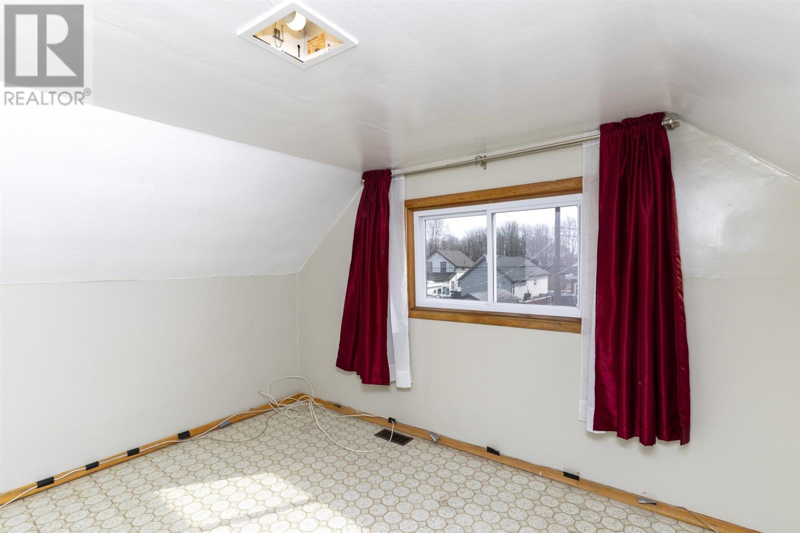 1012 Alexandra St, Thunder Bay, Ontario  P7C 3G5 - Photo 17 - TB250998