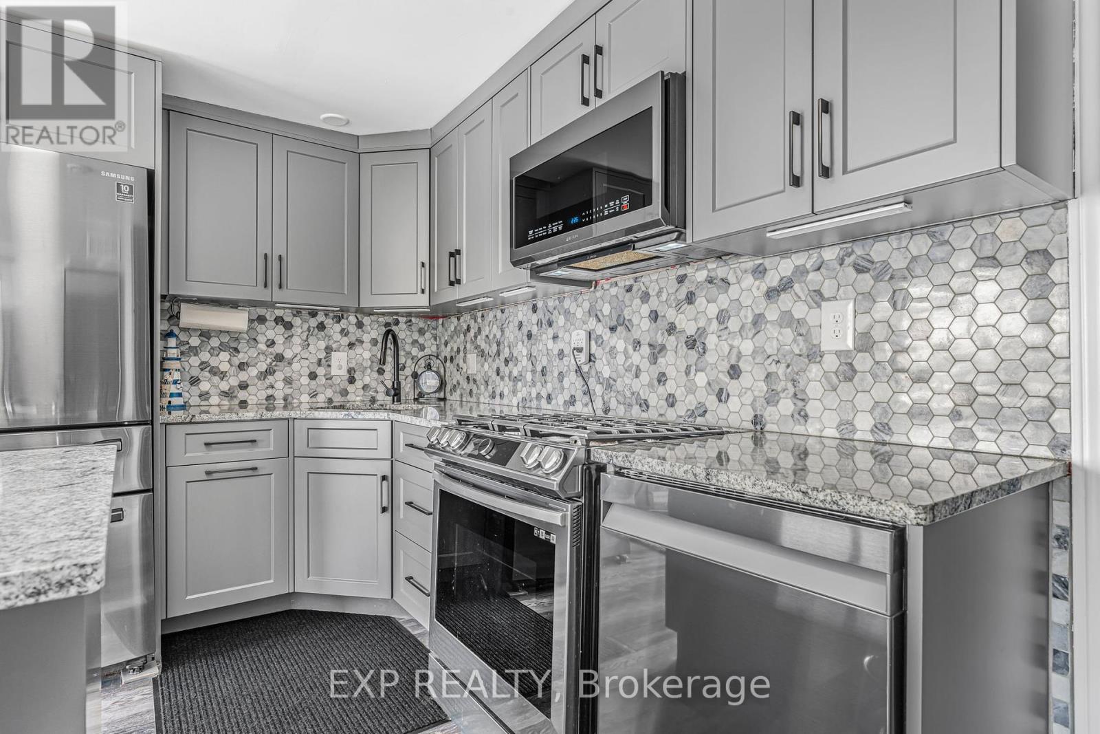 33 Dover Street, Haldimand, Ontario  N1A 2W6 - Photo 13 - X12059862