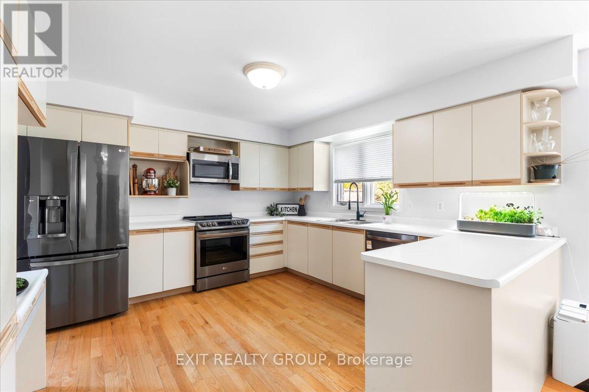 29 Northumberland Boulevard, Quinte West, Ontario  K8V 6L6 - Photo 13 - X12124747