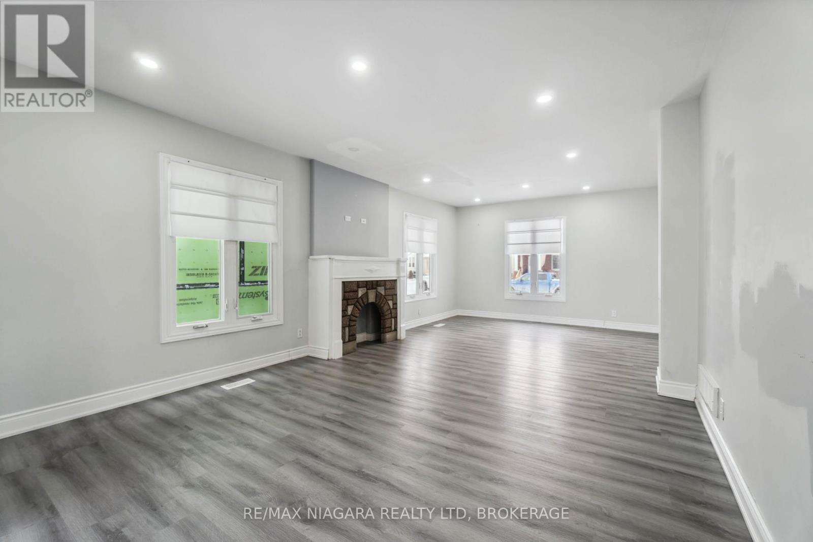 39 Oakland Avenue, Welland (Broadway), Ontario  L3C 2B8 - Photo 13 - X12124743