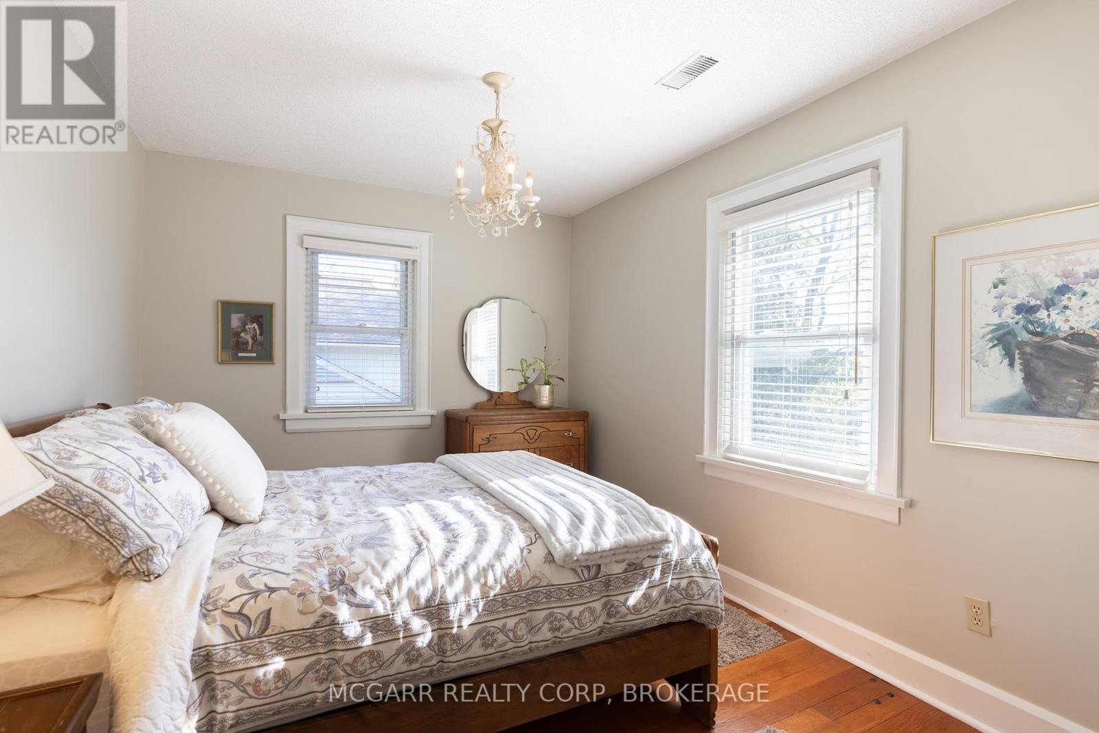 62 Hillcrest Avenue, St. Catharines, Ontario  L2R 4Y1 - Photo 25 - X12124752