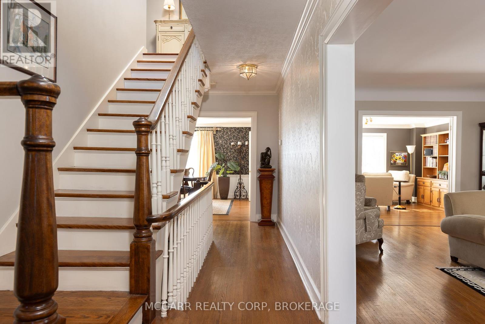 62 Hillcrest Avenue, St. Catharines (Old Glenridge), Ontario  L2R 4Y1 - Photo 4 - X12124752