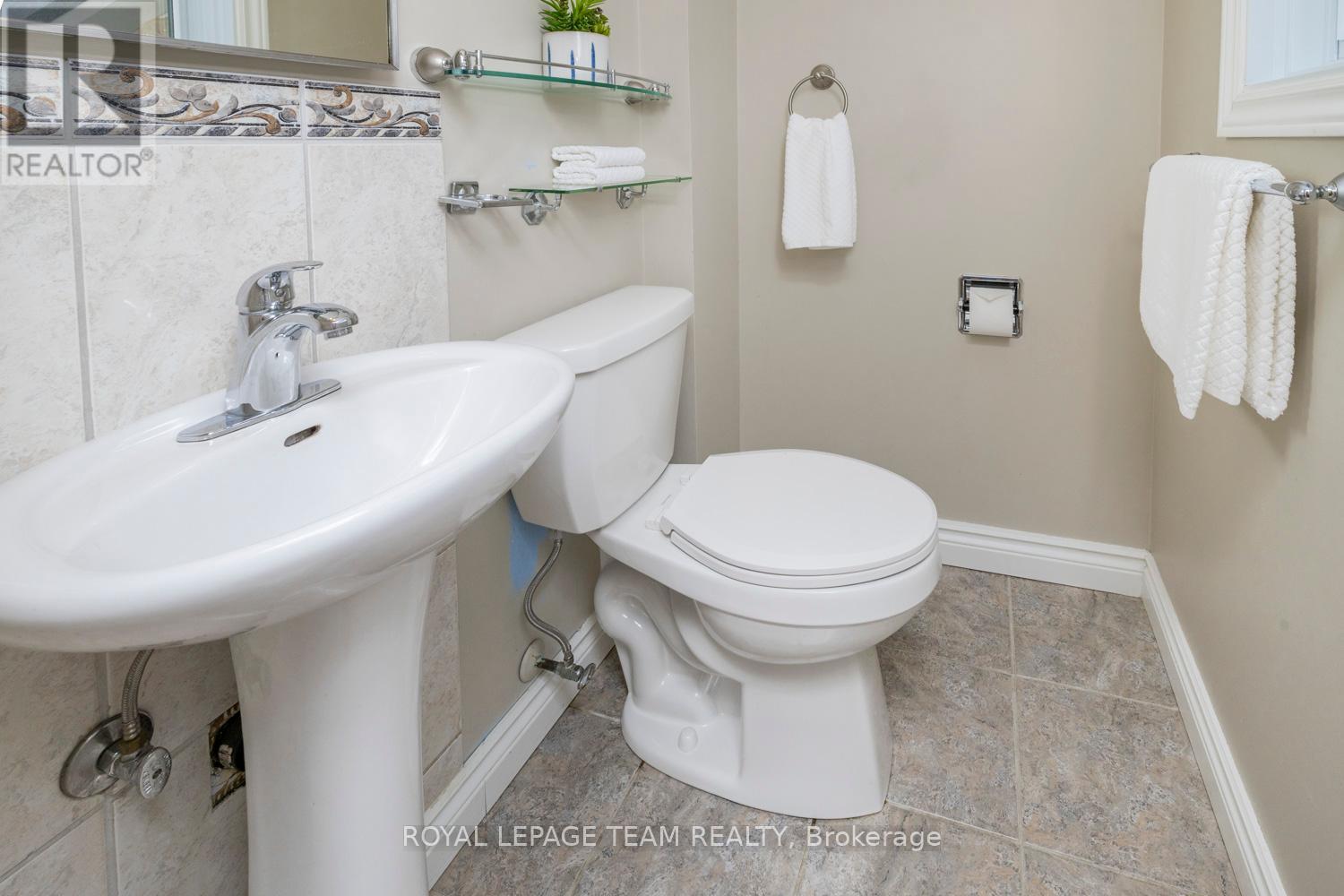 19 Pinepoint Drive, Ottawa, Ontario  K2H 6B1 - Photo 20 - X12124619