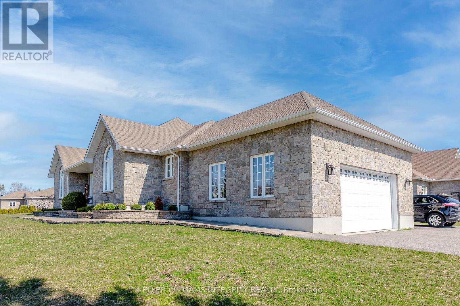 15885 Manning Road, South Stormont, Ontario  K0C 1M0 - Photo 3 - X12124754