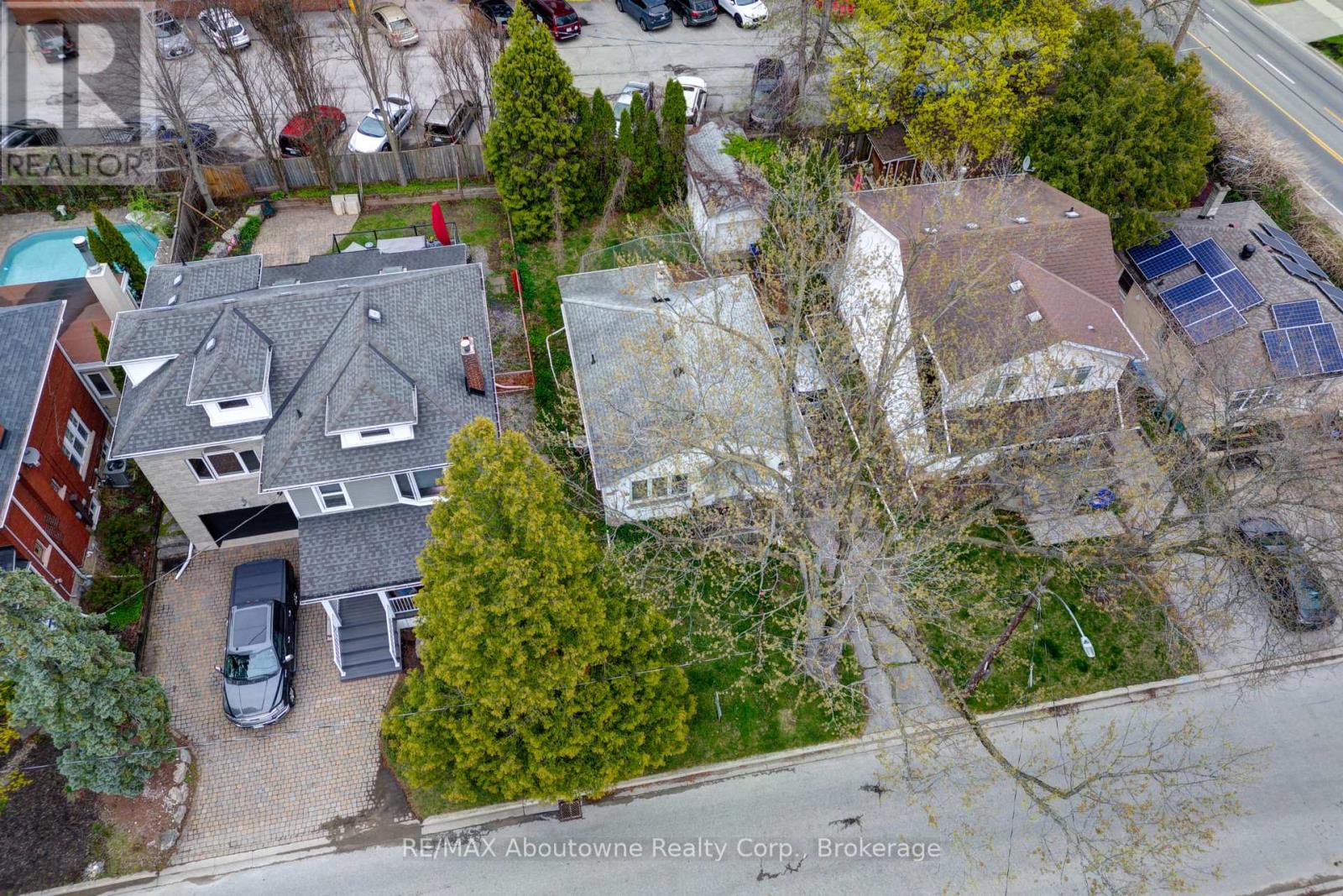 469 Woodland Avenue, Burlington, Ontario  L7R 2S2 - Photo 5 - W12124719