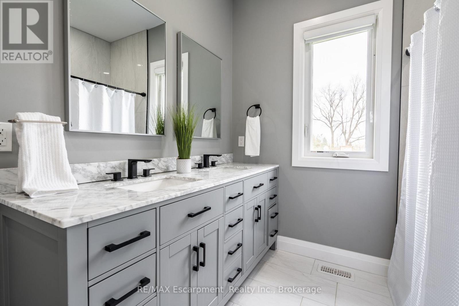 1266 Colborne Street W, Brantford, Ontario  N3T 0M6 - Photo 34 - X12124599