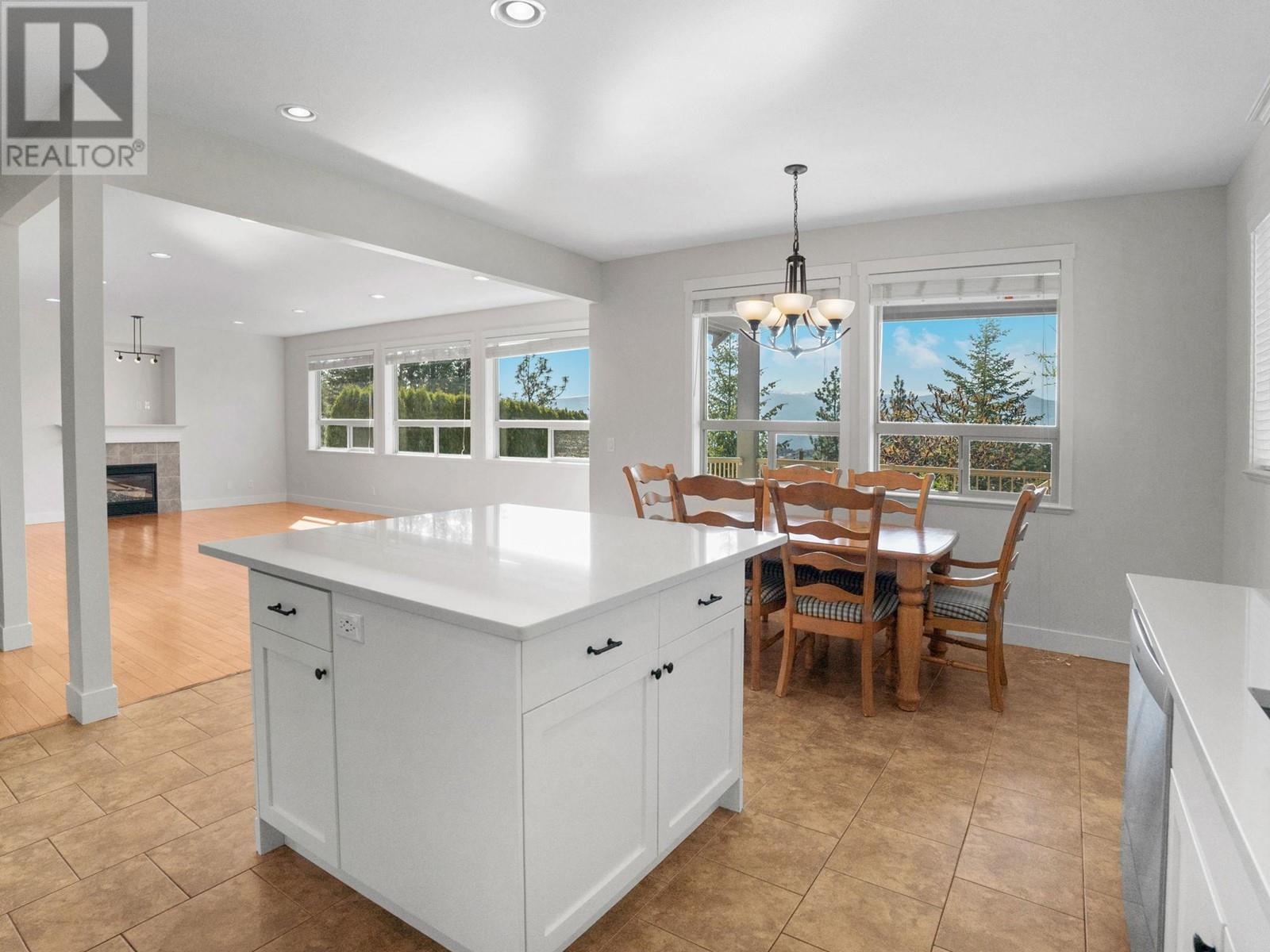 2051 Sunview Drive Unit# 4, West Kelowna, British Columbia  V1Z 4C2 - Photo 5 - 10339327
