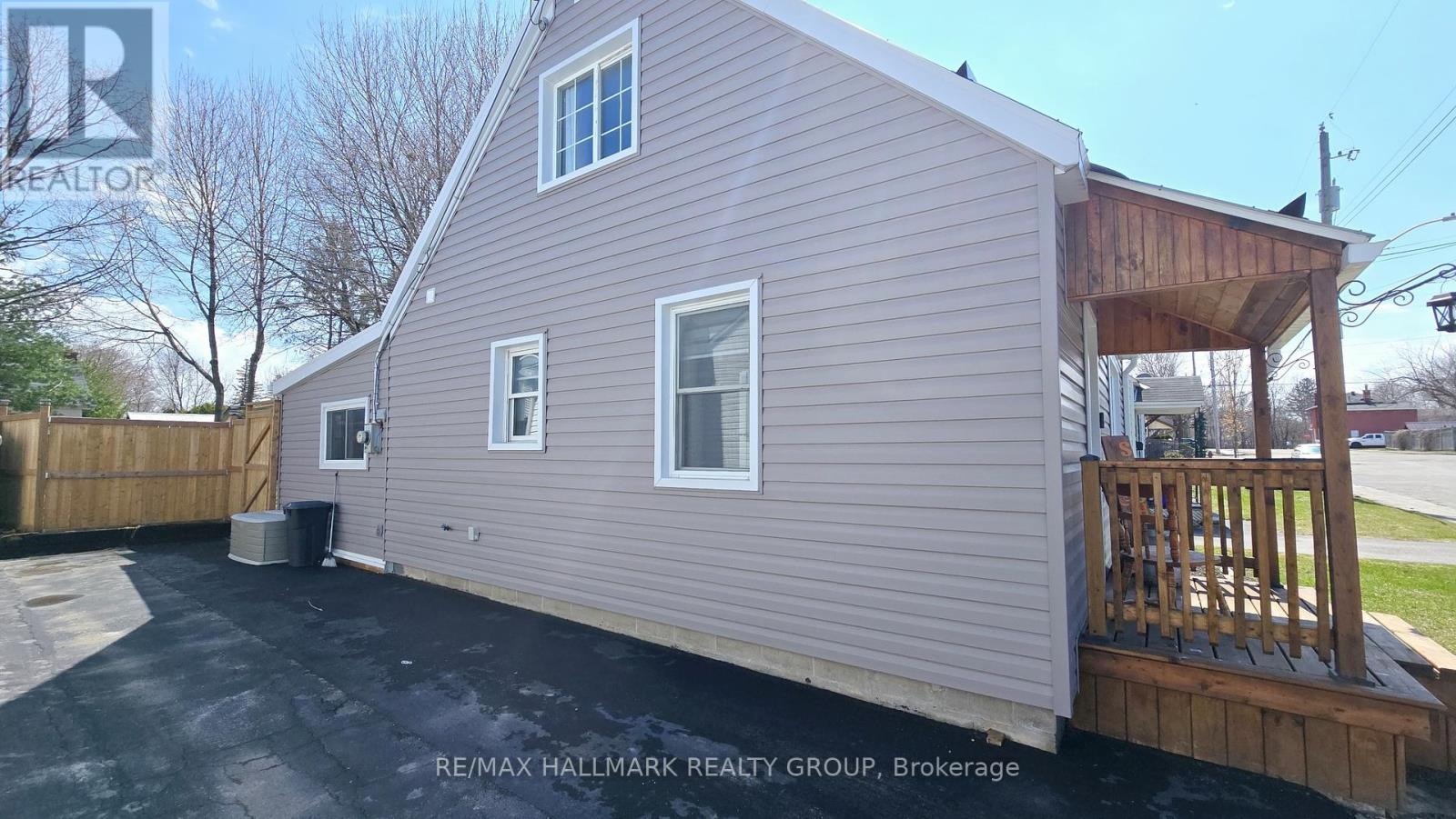 231 William Avenue, Renfrew, Ontario  K7V 2Z4 - Photo 3 - X12105642