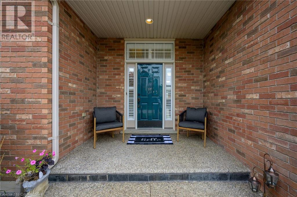 Property at 5 DUNROBIN Drive image 3