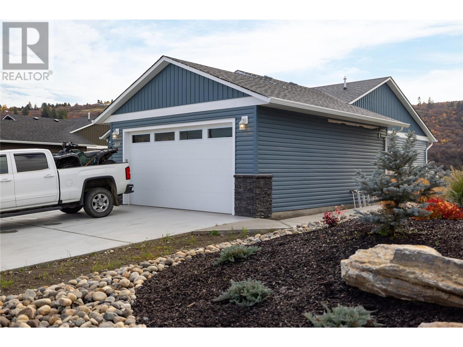 Property at 469 4 Street image 2
