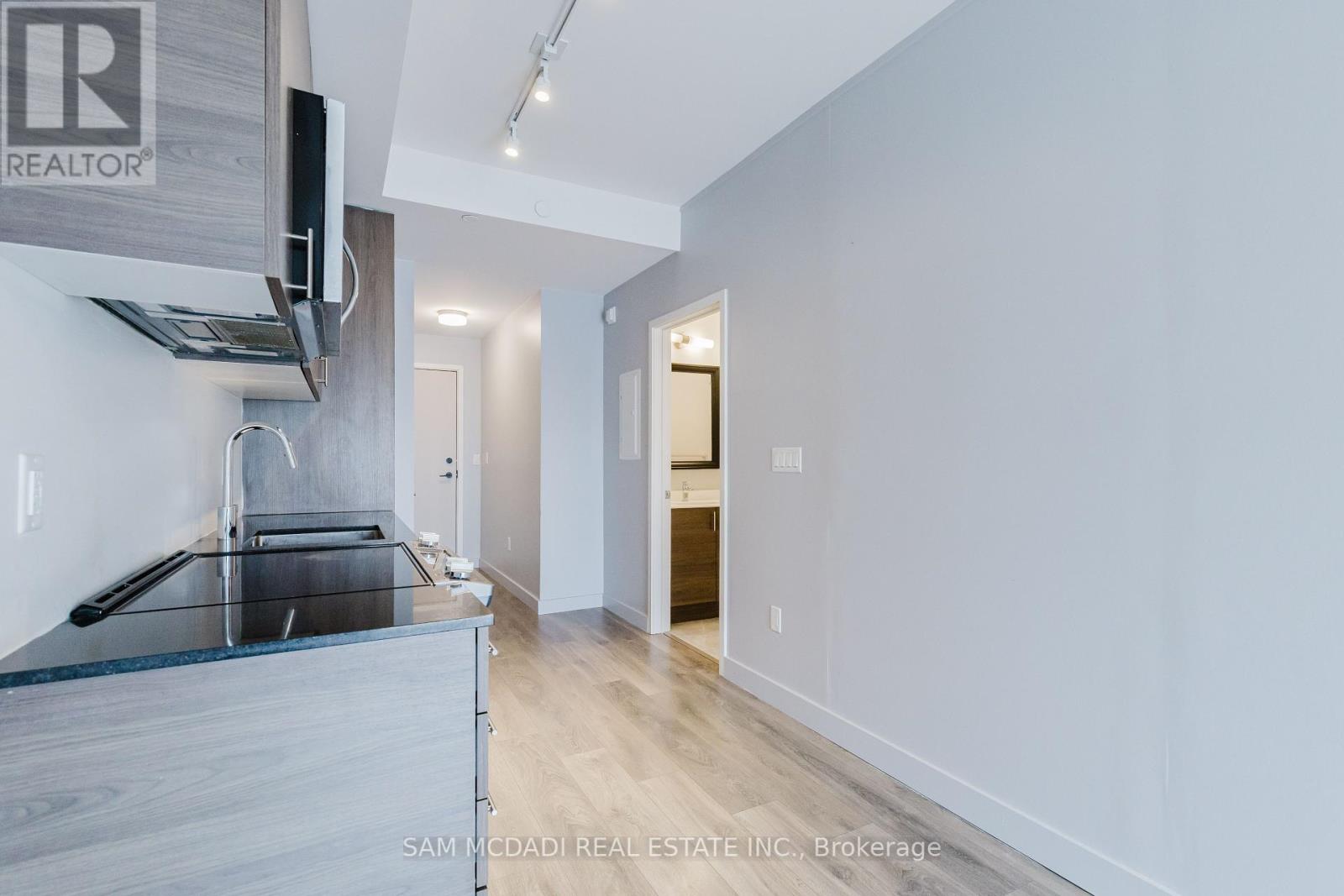 105 - 168 Sabina Drive, Oakville, Ontario  L6H 7C3 - Photo 12 - W12124513