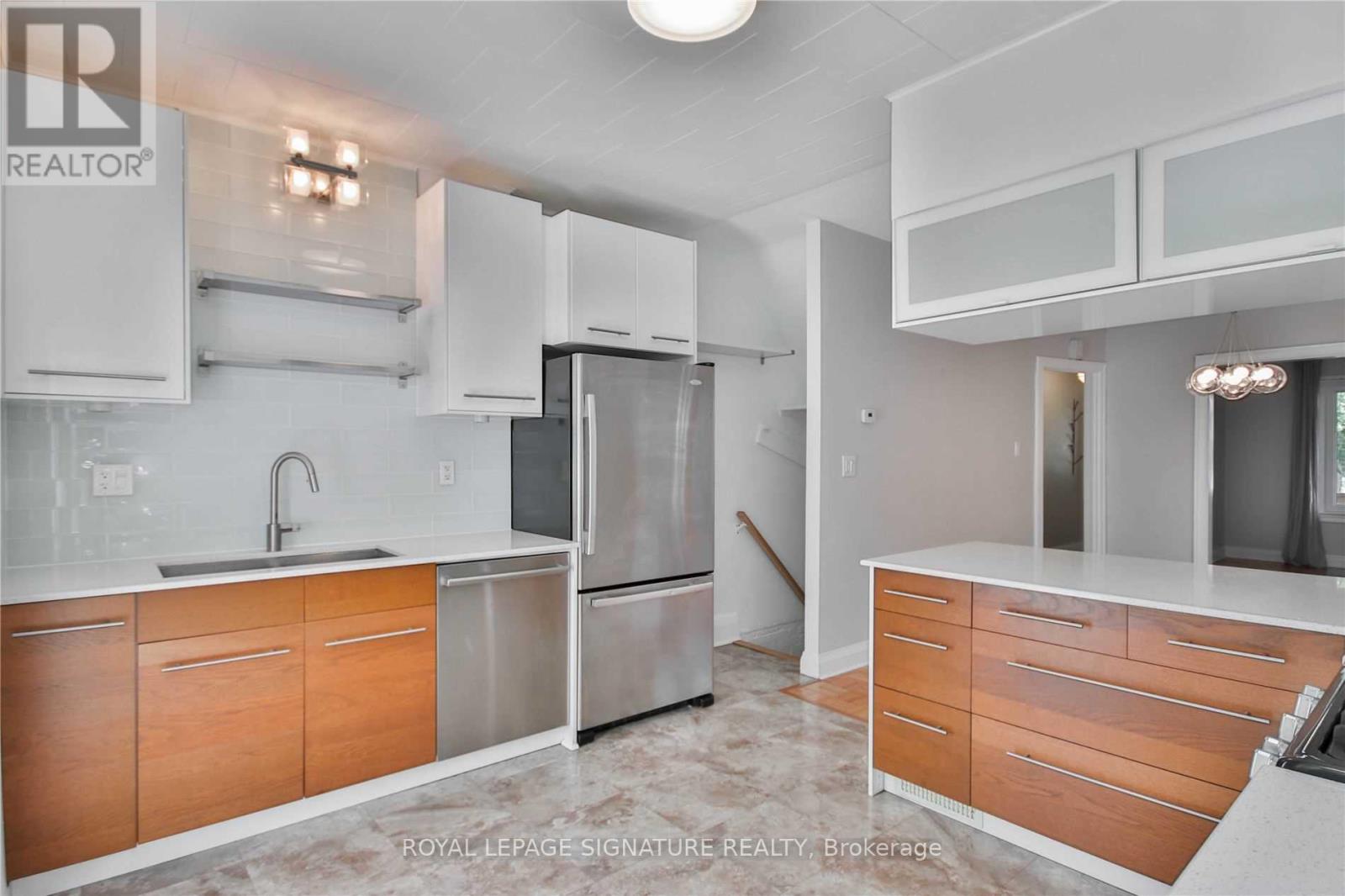 637 Milverton Boulevard, Toronto, Ontario  M4C 1X8 - Photo 10 - E12124603