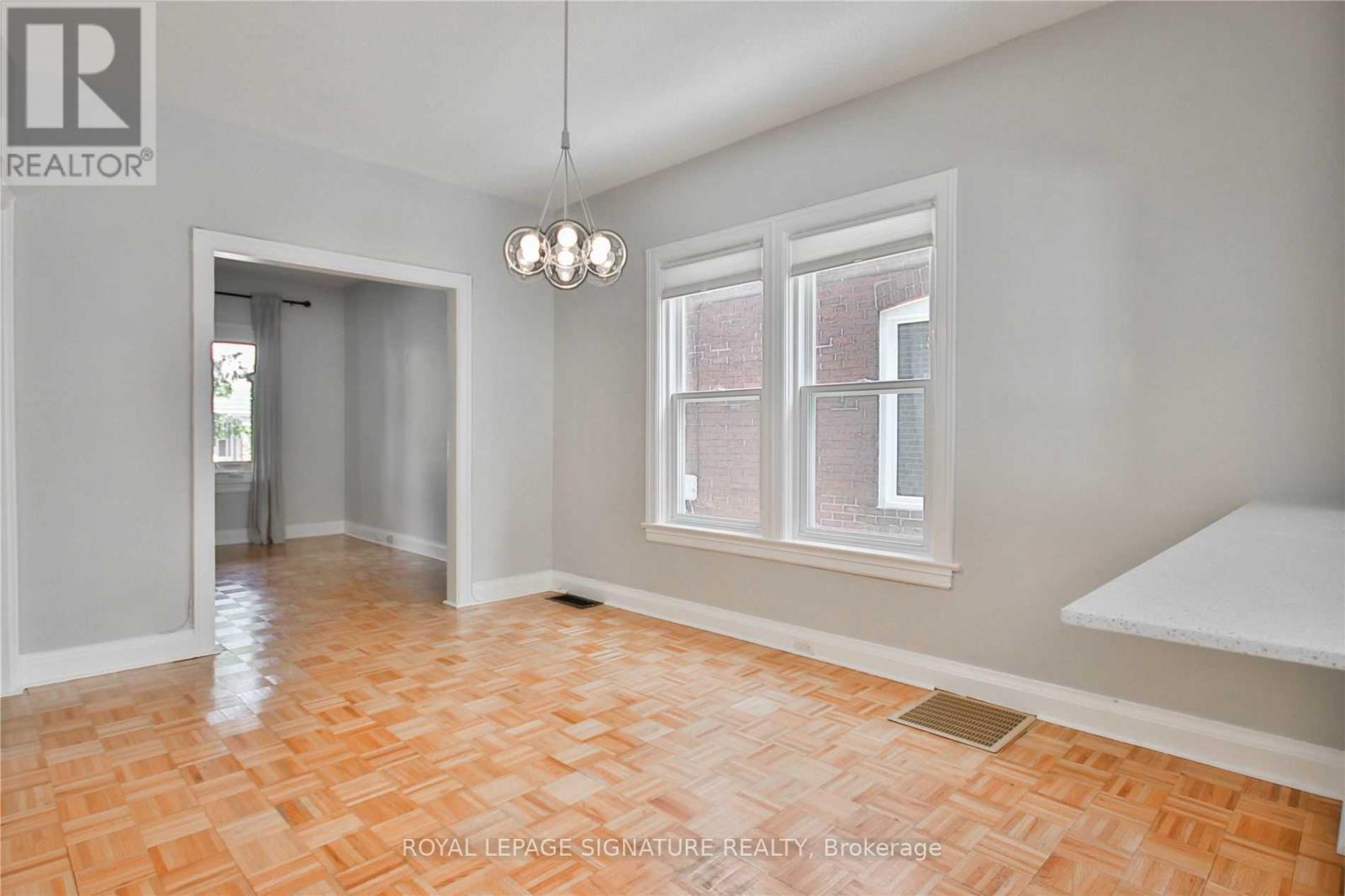 637 Milverton Boulevard, Toronto, Ontario  M4C 1X8 - Photo 6 - E12124603