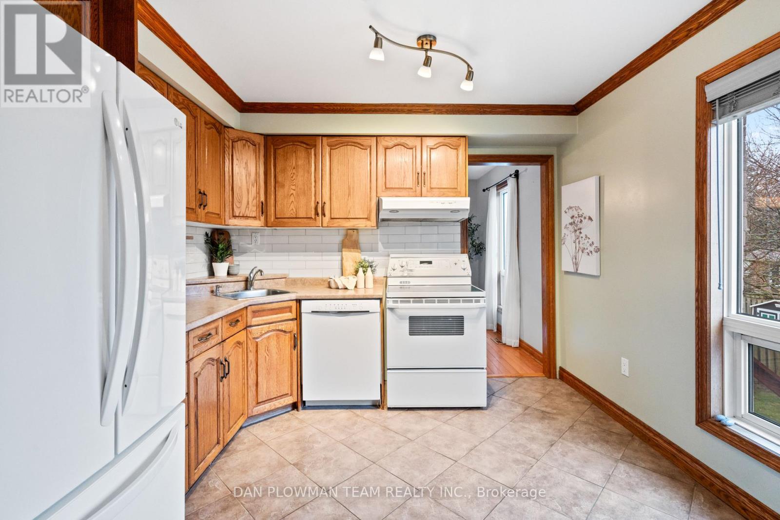 12 Vanessa Place, Whitby, Ontario  L1N 6T3 - Photo 9 - E12124724