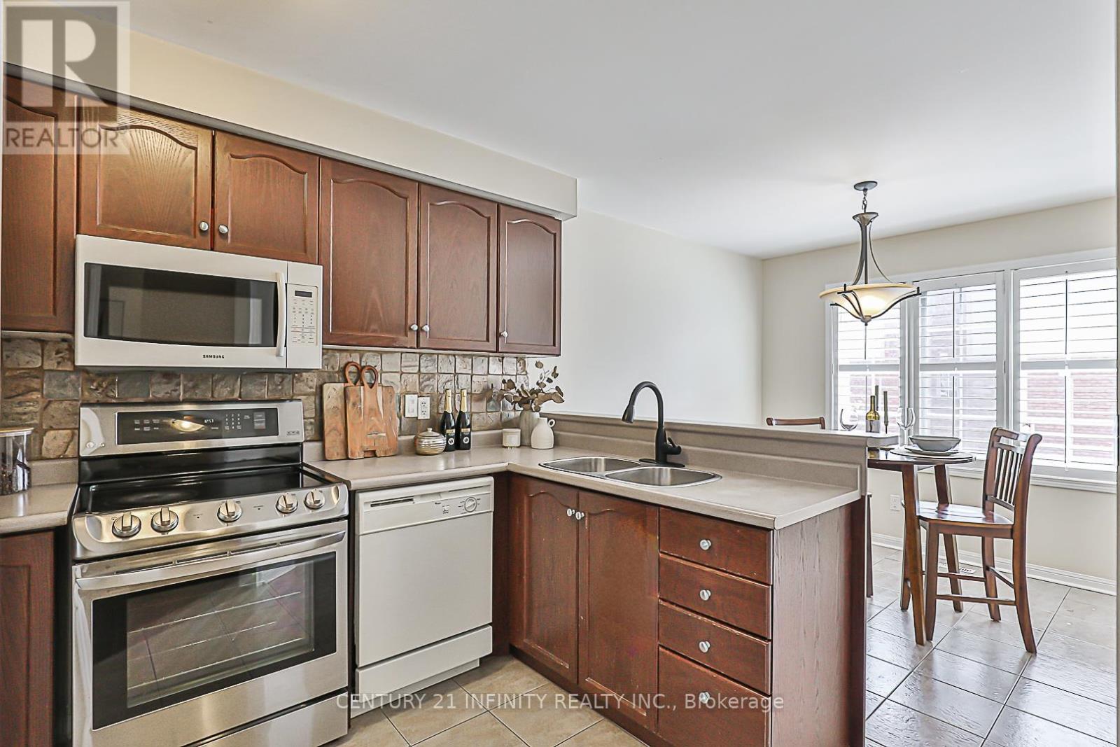 22 - 91 Salmon Way, Whitby, Ontario L1N 9M9 - Photo 3 - E12116781