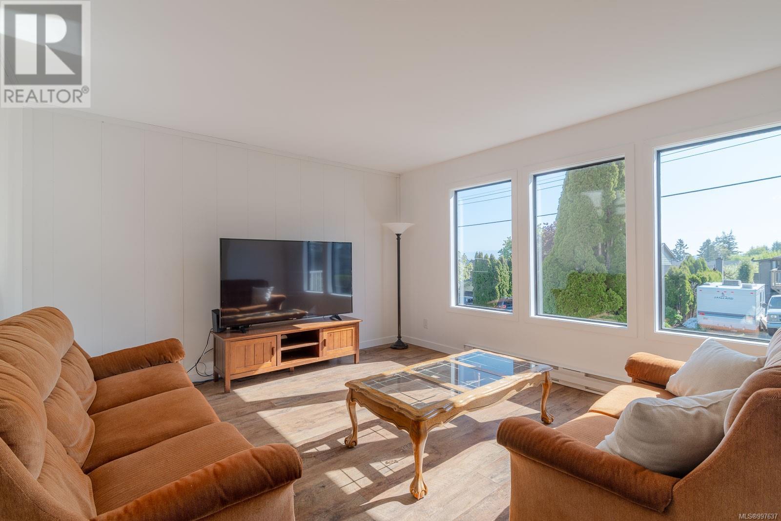 Property at 297 Kathryn Pl image 3