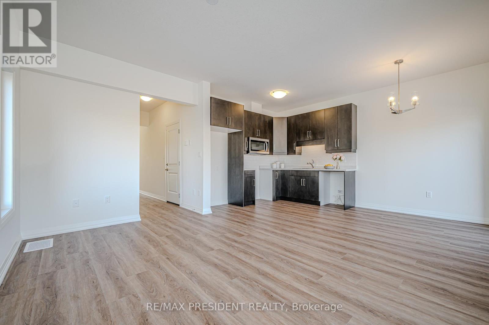 7320 Marvel Drive, Niagara Falls (Brown), Ontario  L2H 3V5 - Photo 8 - X12124544