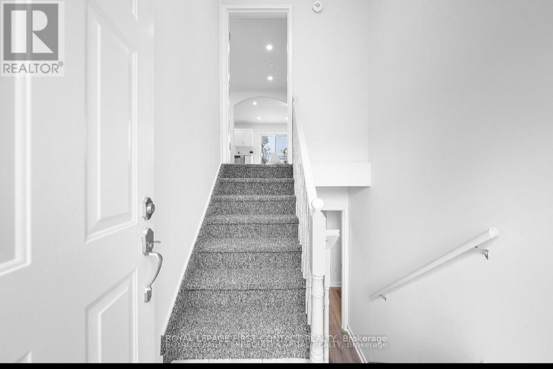 Upper - 46 Forest Dale Drive, Barrie, Ontario  L4M 6M9 - Photo 2 - S12124693