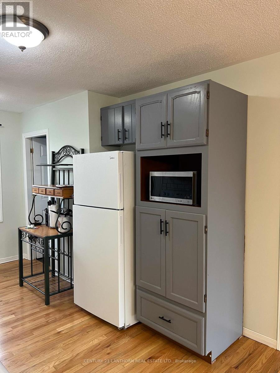 735 County Rd 28 Road N, Prince Edward County, Ontario K8N 4Z7 - Photo 6 - X12124816
