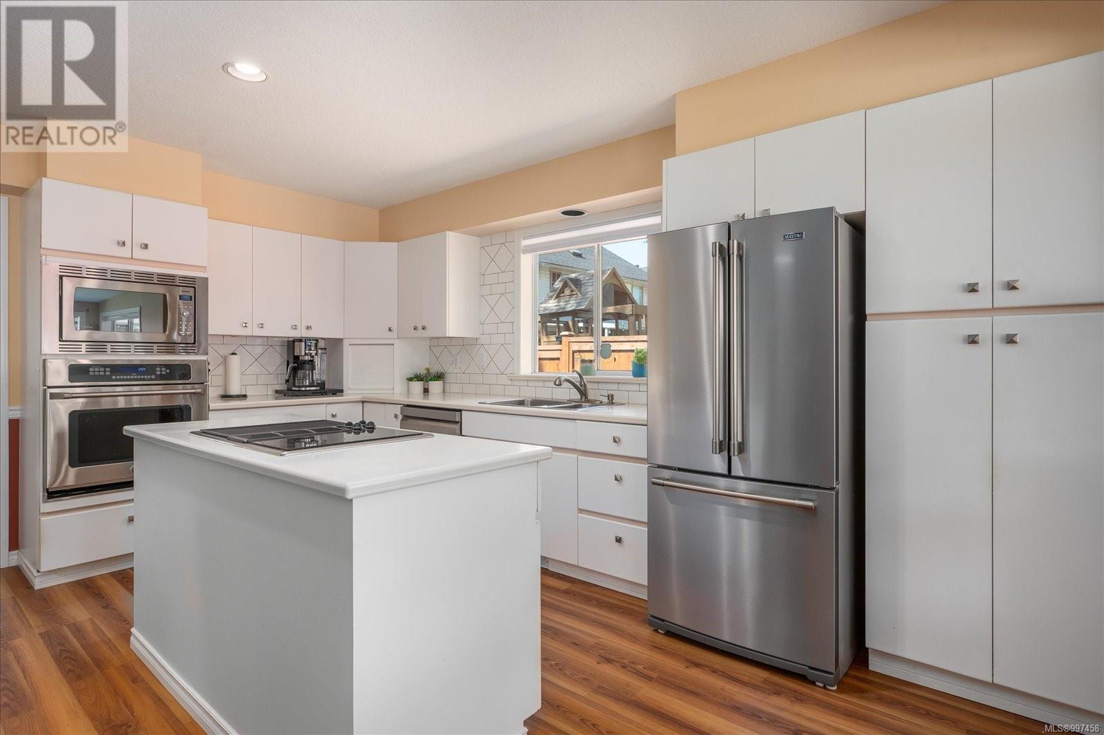 Property at 3743 Meares Dr image 4