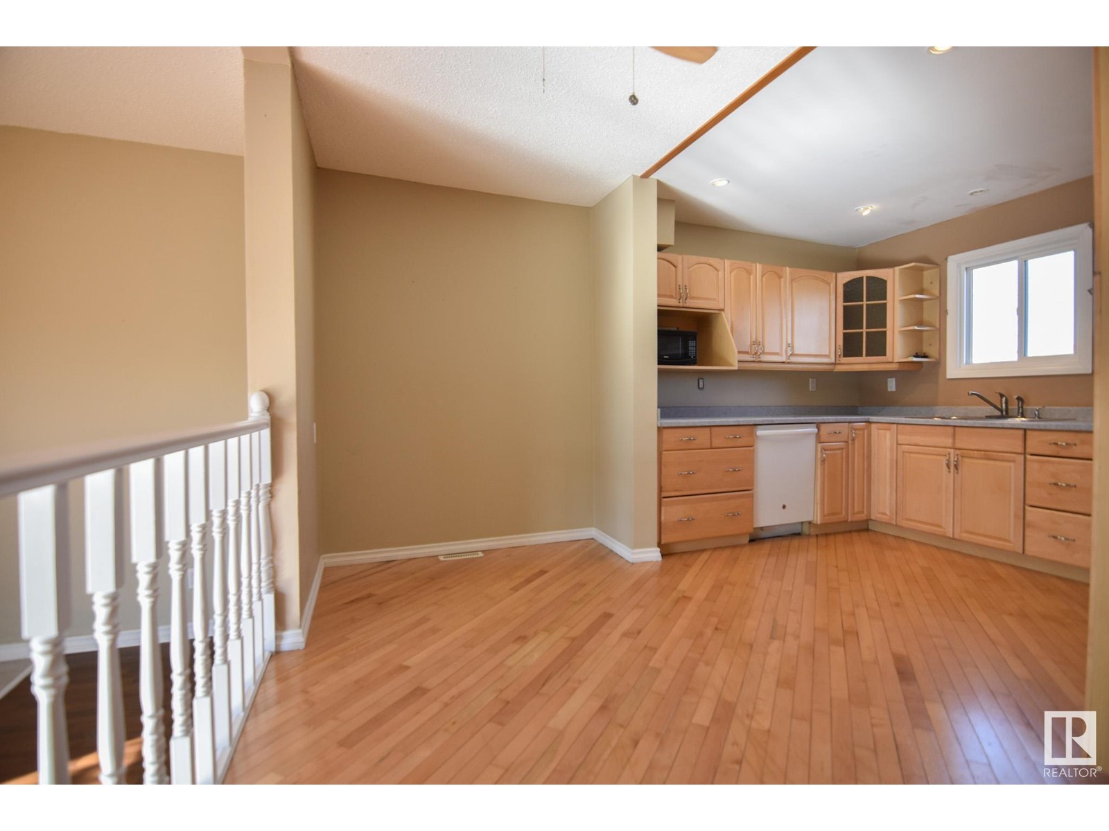 9225 Morinville Dr, Morinville, Alberta  T8R 1J8 - Photo 8 - E4434536