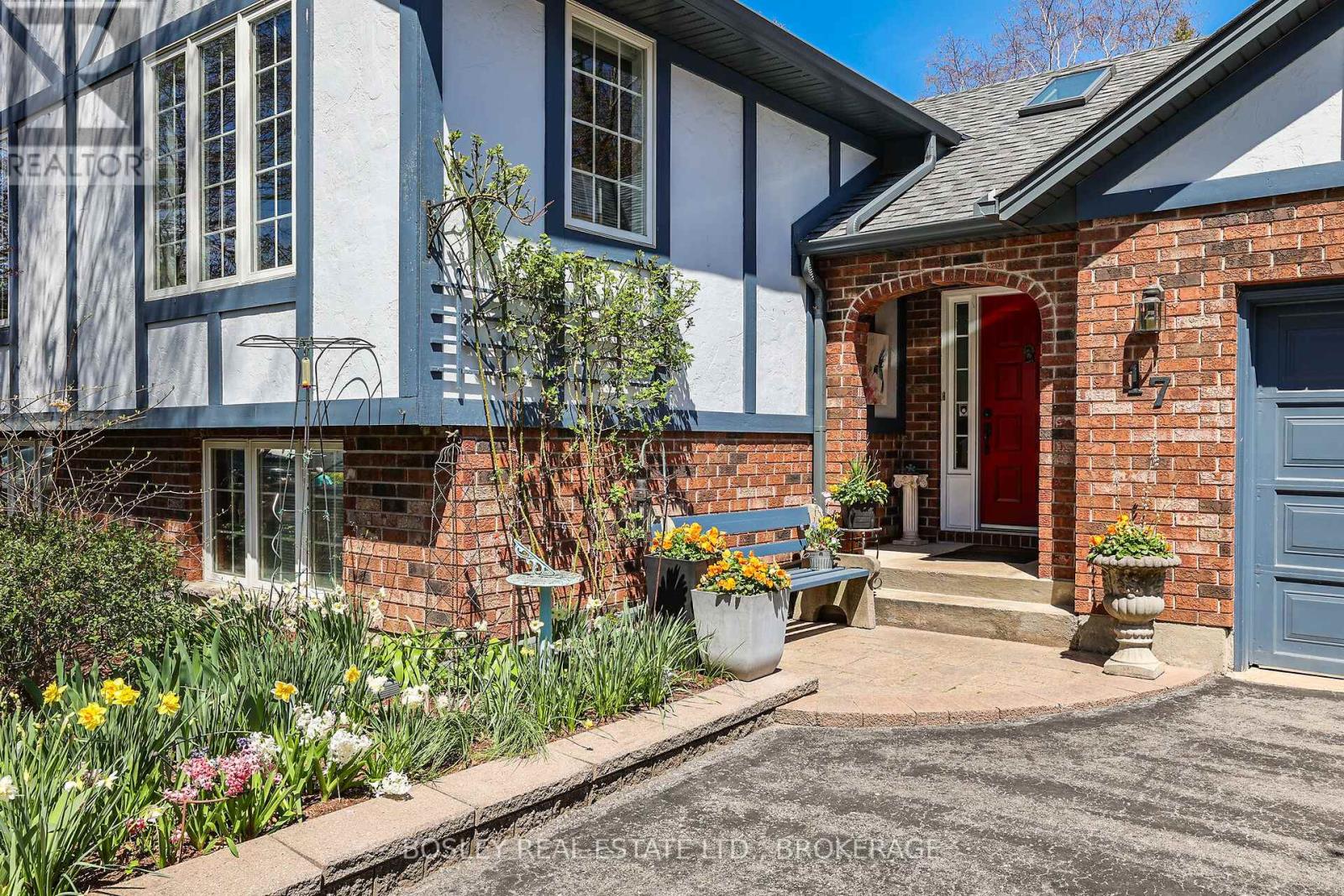 Property at 17 OAK DRIVE image 2