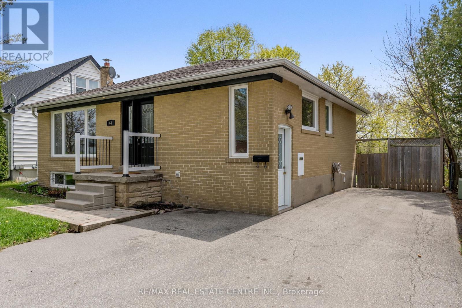 Property at 64 PRINCE CHARLES DRIVE image 2