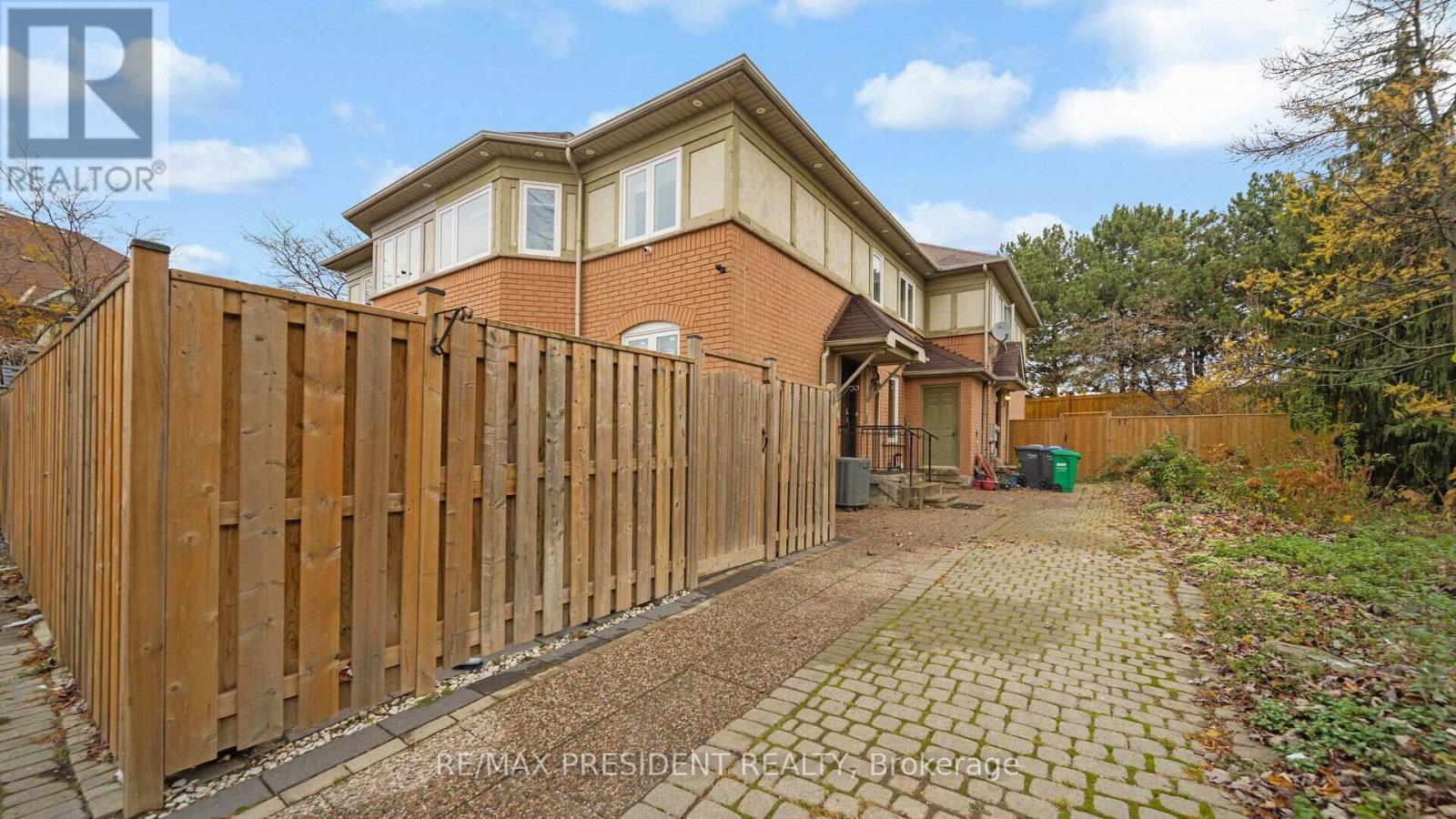 19 Quail Feather Crescent, Brampton, Ontario  L6R 1S7 - Photo 3 - W12124696