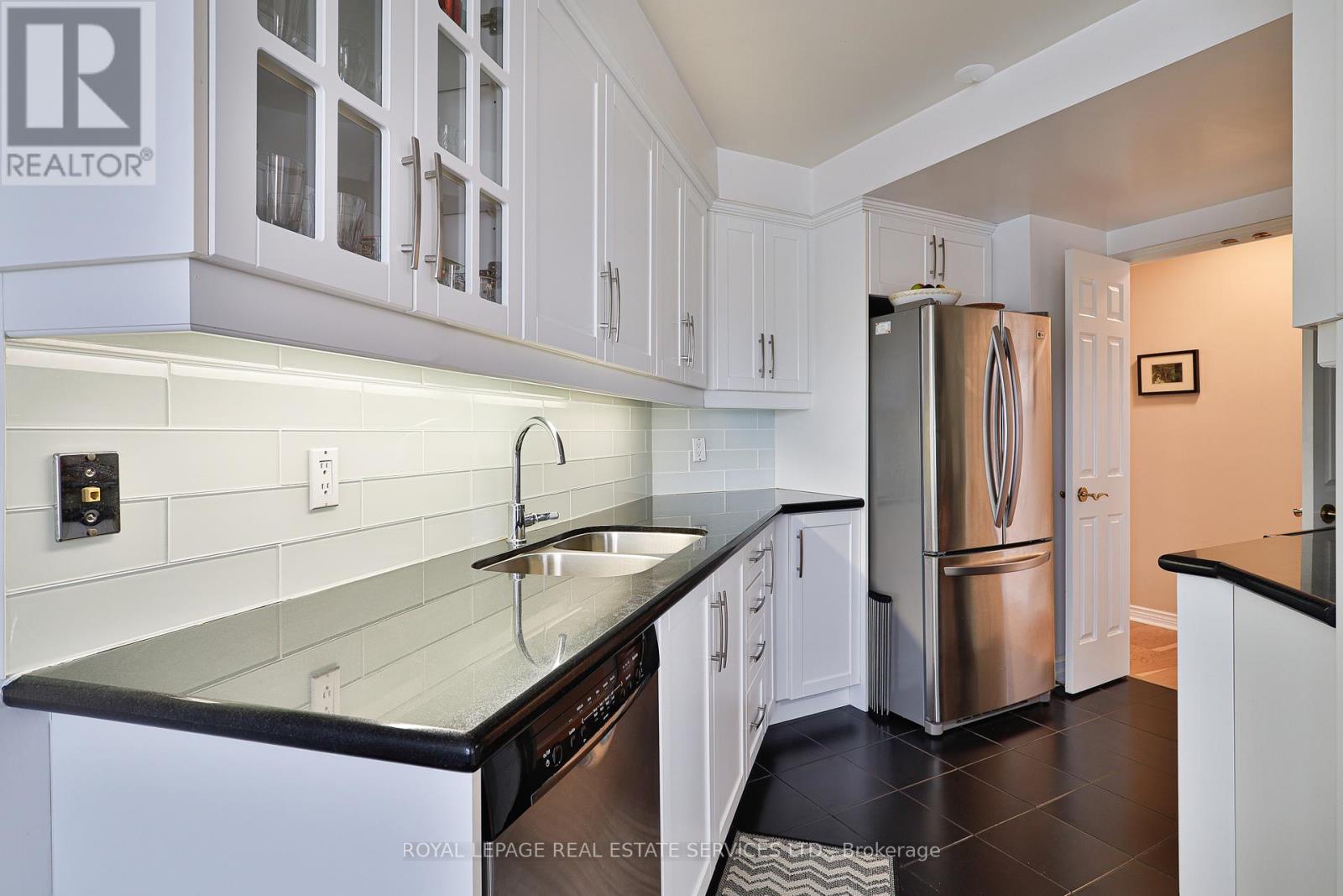Property at 308 - 2285 LAKE SHORE BOULEVARD W image 3