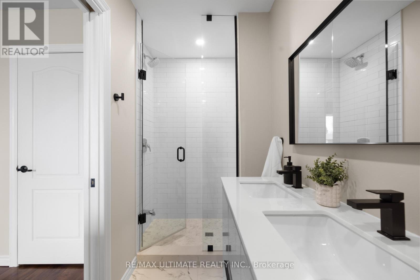 257 Wales Crescent, Oakville, Ontario  L6L 3X8 - Photo 10 - W12124740