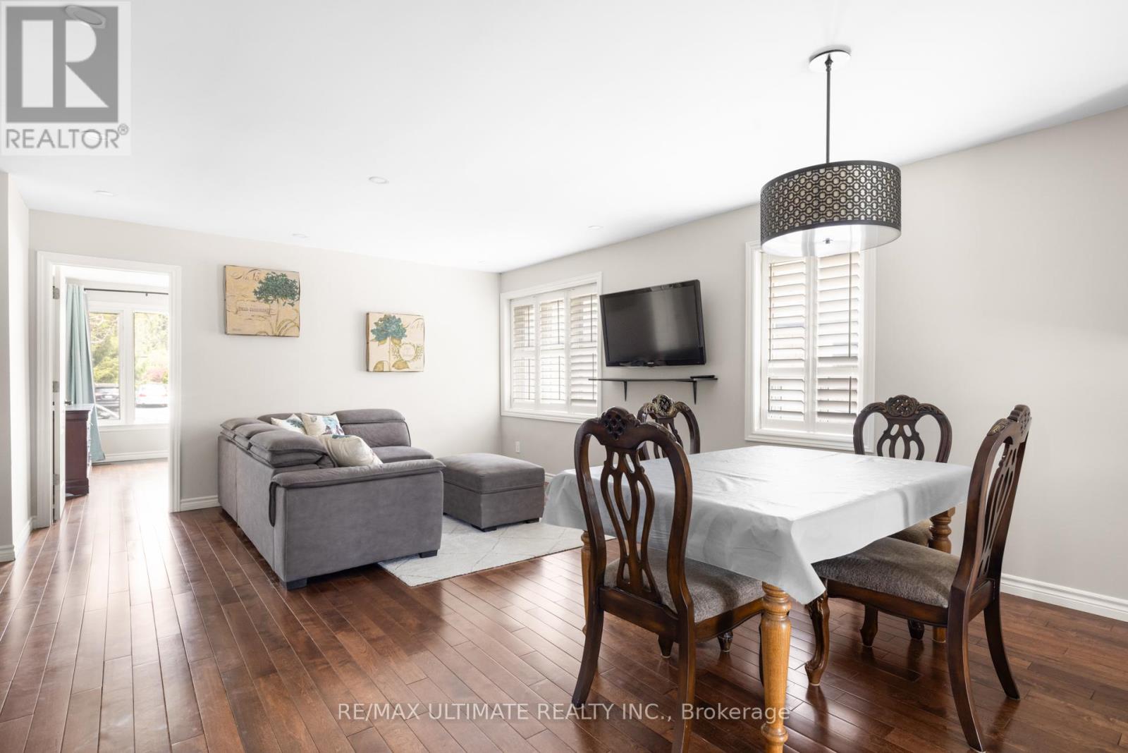 257 Wales Crescent, Oakville, Ontario  L6L 3X8 - Photo 4 - W12124740