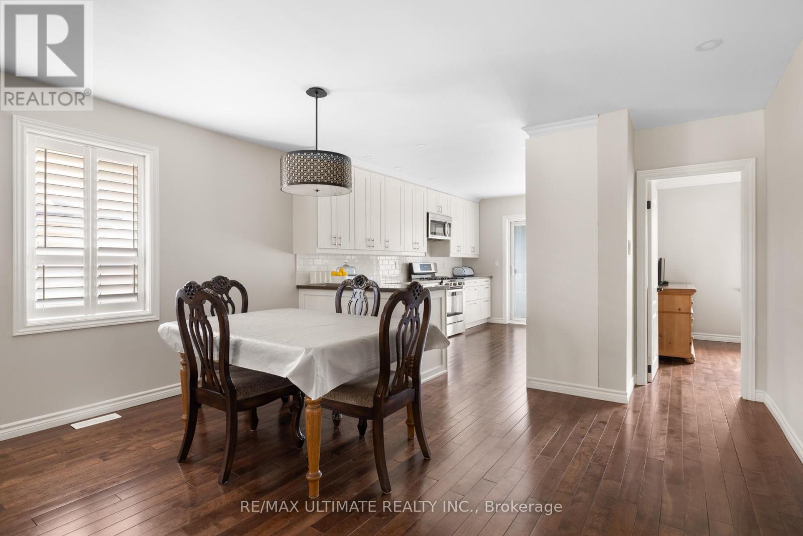 257 Wales Crescent, Oakville, Ontario  L6L 3X8 - Photo 5 - W12124740