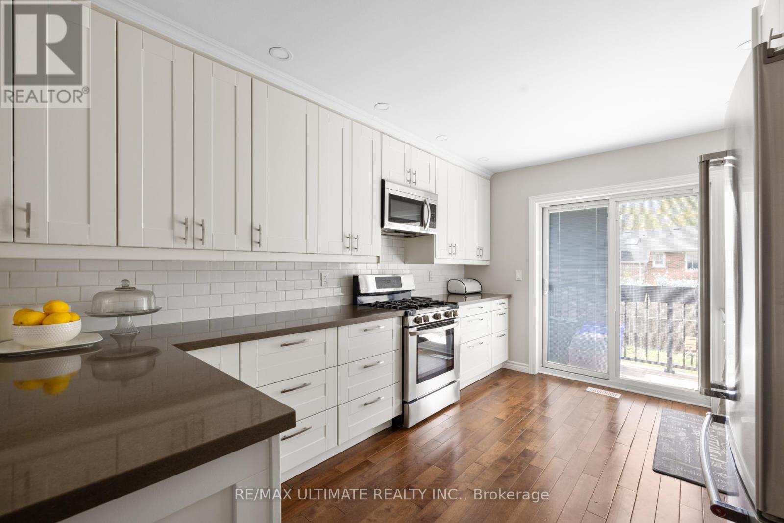 257 Wales Crescent, Oakville, Ontario  L6L 3X8 - Photo 6 - W12124740