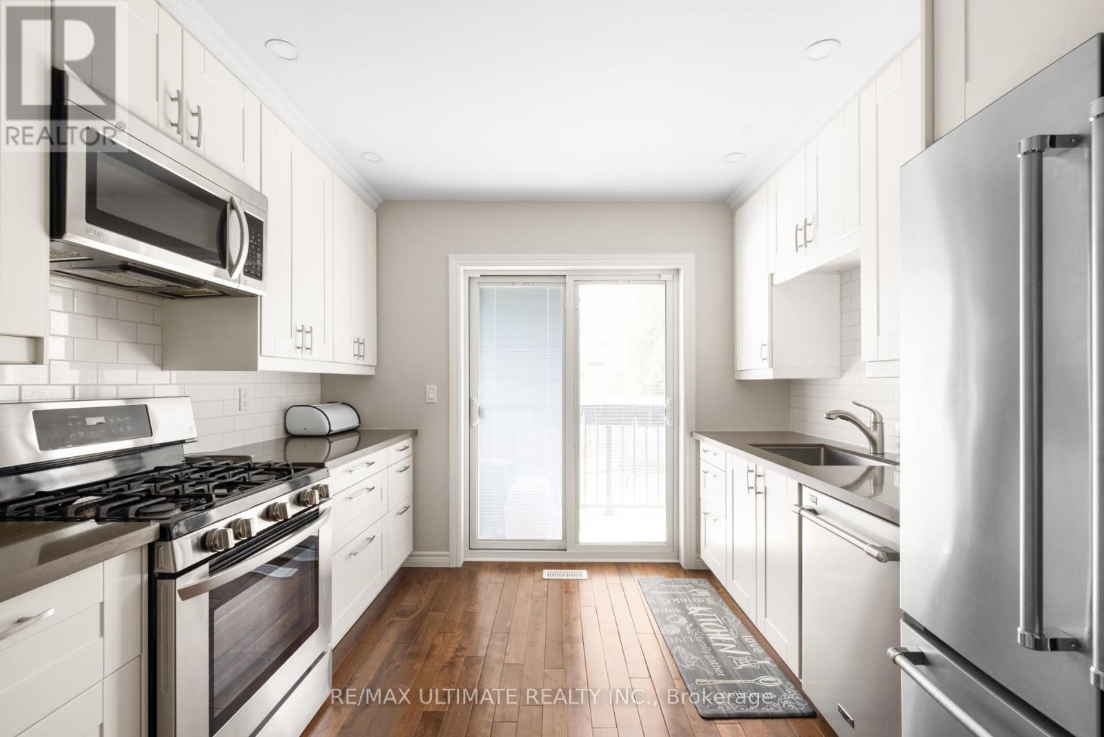 257 Wales Crescent, Oakville, Ontario  L6L 3X8 - Photo 7 - W12124740