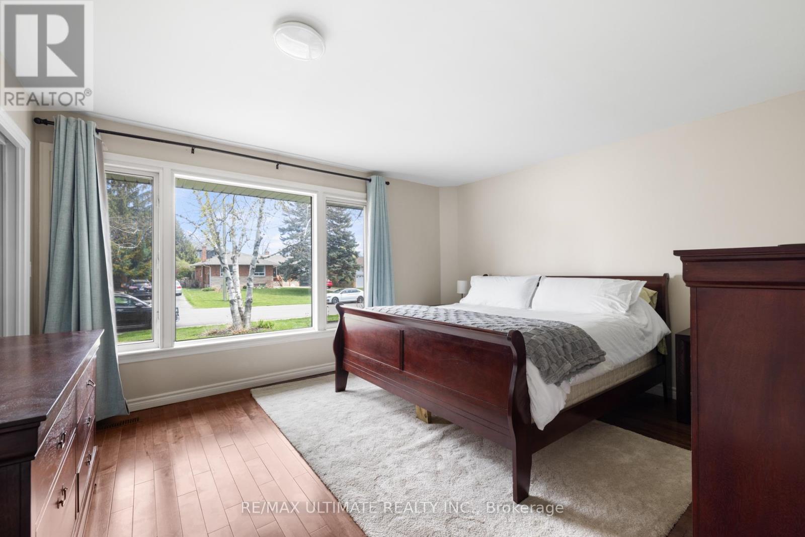 257 Wales Crescent, Oakville, Ontario  L6L 3X8 - Photo 9 - W12124740