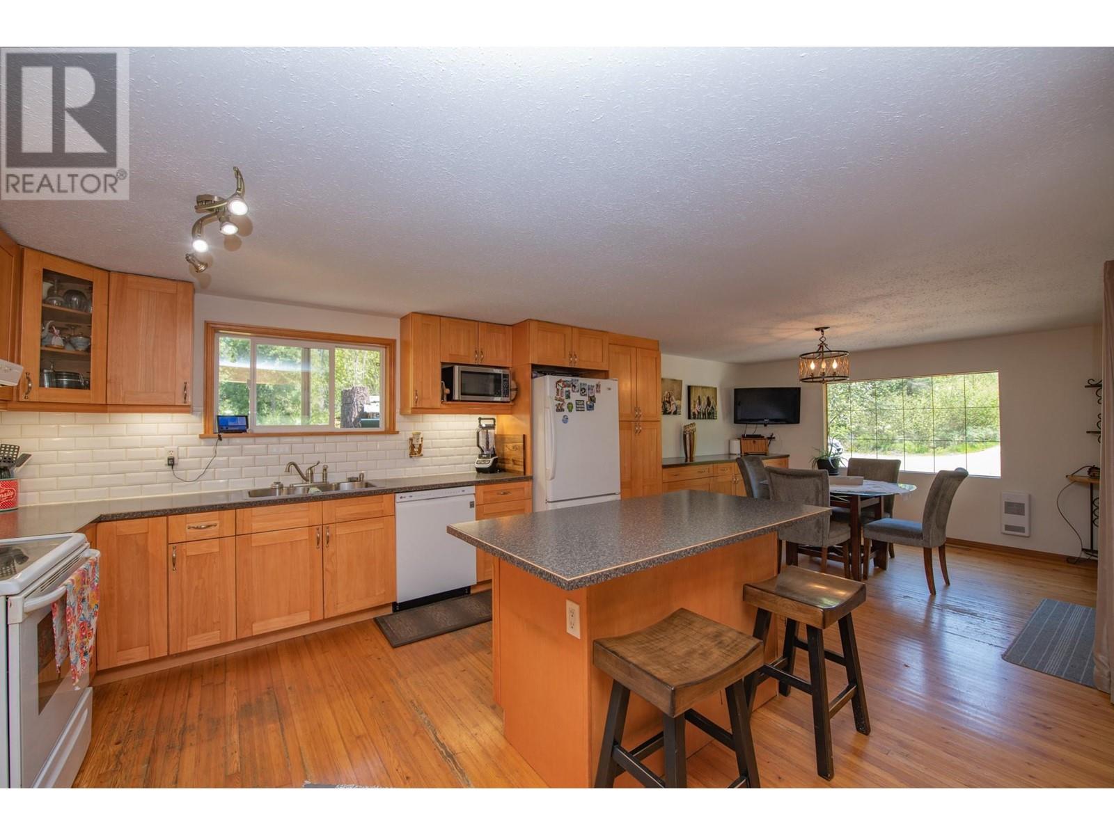 268 Sugar Lake Road, Cherryville, British Columbia  V0E 2G2 - Photo 7 - 10346236