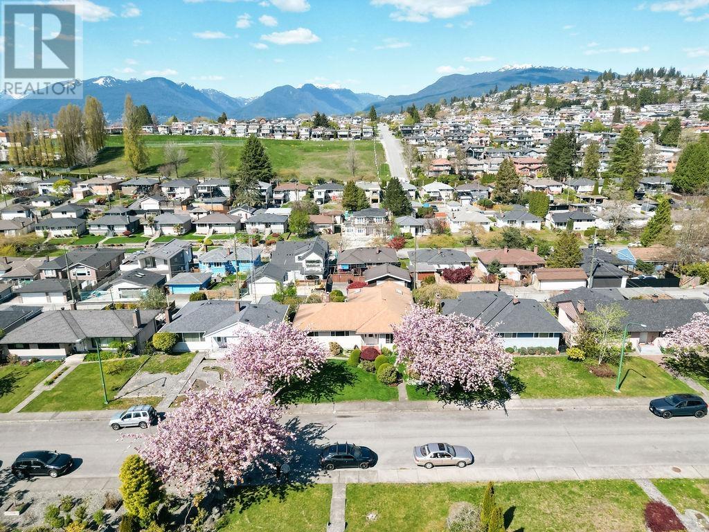 4819 Fairlawn Drive, Burnaby, British Columbia  V5C 3R7 - Photo 38 - R2997992