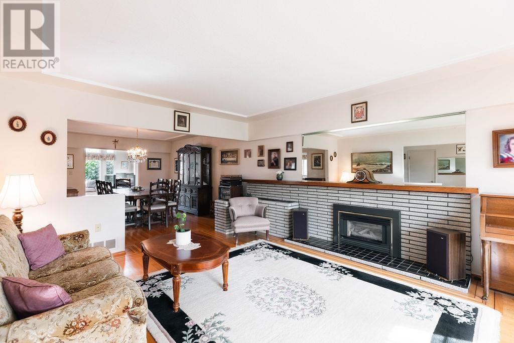 4819 Fairlawn Drive, Burnaby, British Columbia  V5C 3R7 - Photo 5 - R2997992