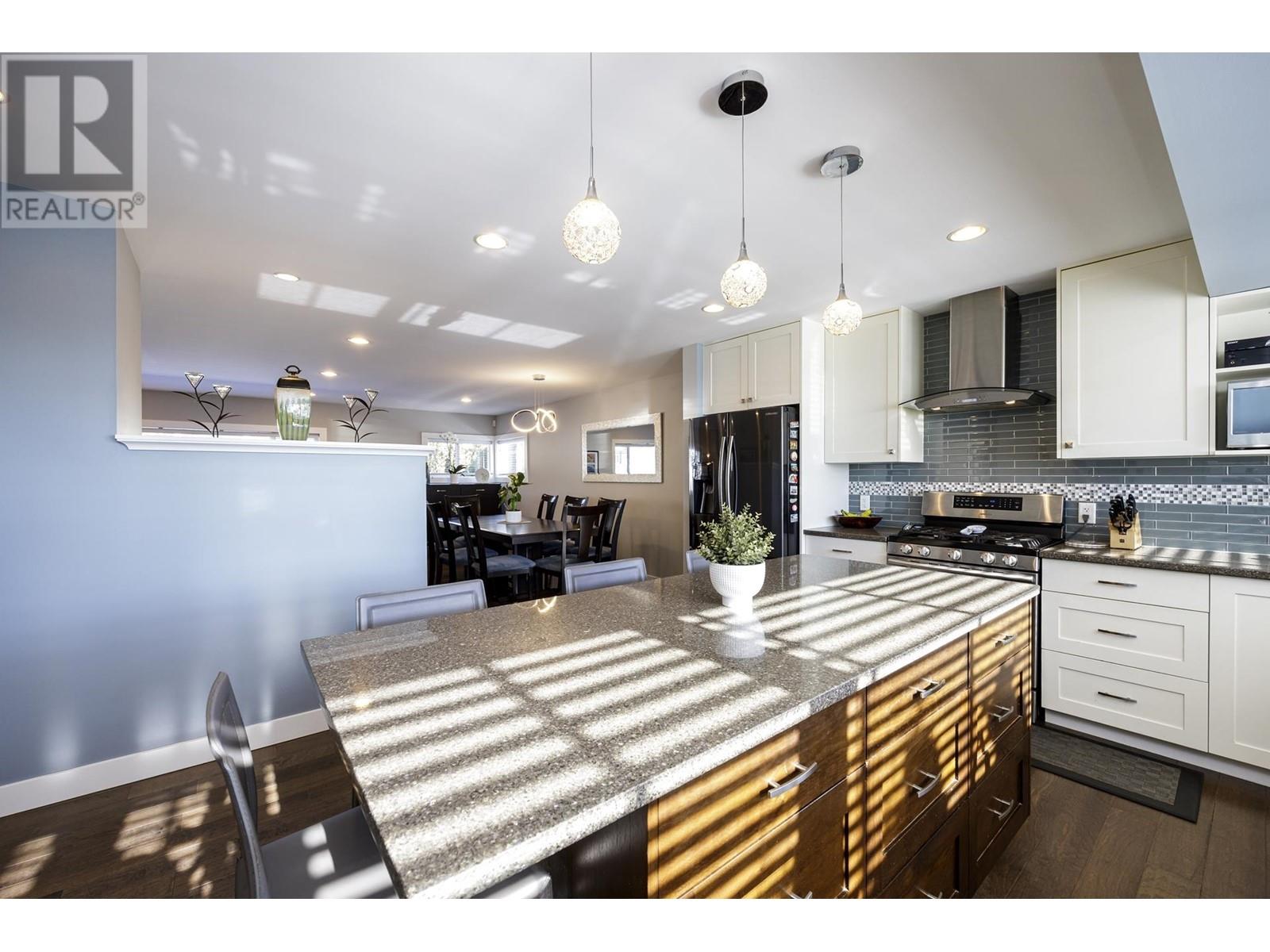 887 E 17th Street, North Vancouver, British Columbia  V7L 2X2 - Photo 9 - R2997995