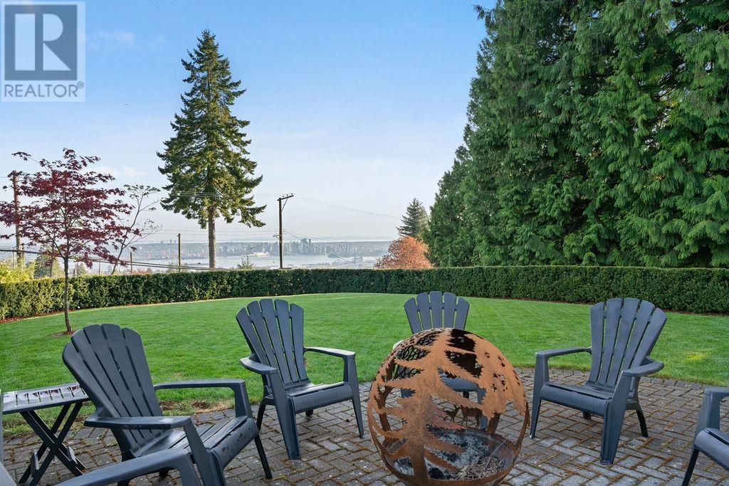 105 Monte Vista Court, North Vancouver, British Columbia  V7N 4N1 - Photo 5 - R2998012