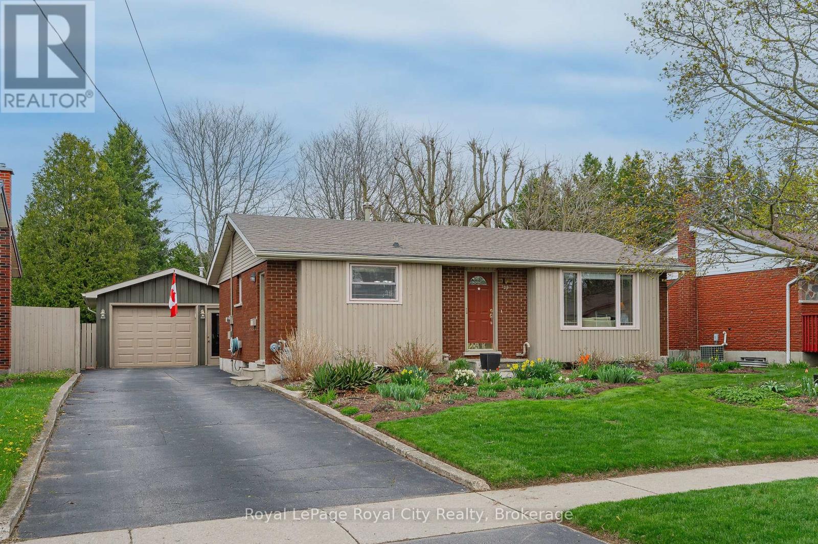 Property at 29 HASTINGS BOULEVARD image 1
