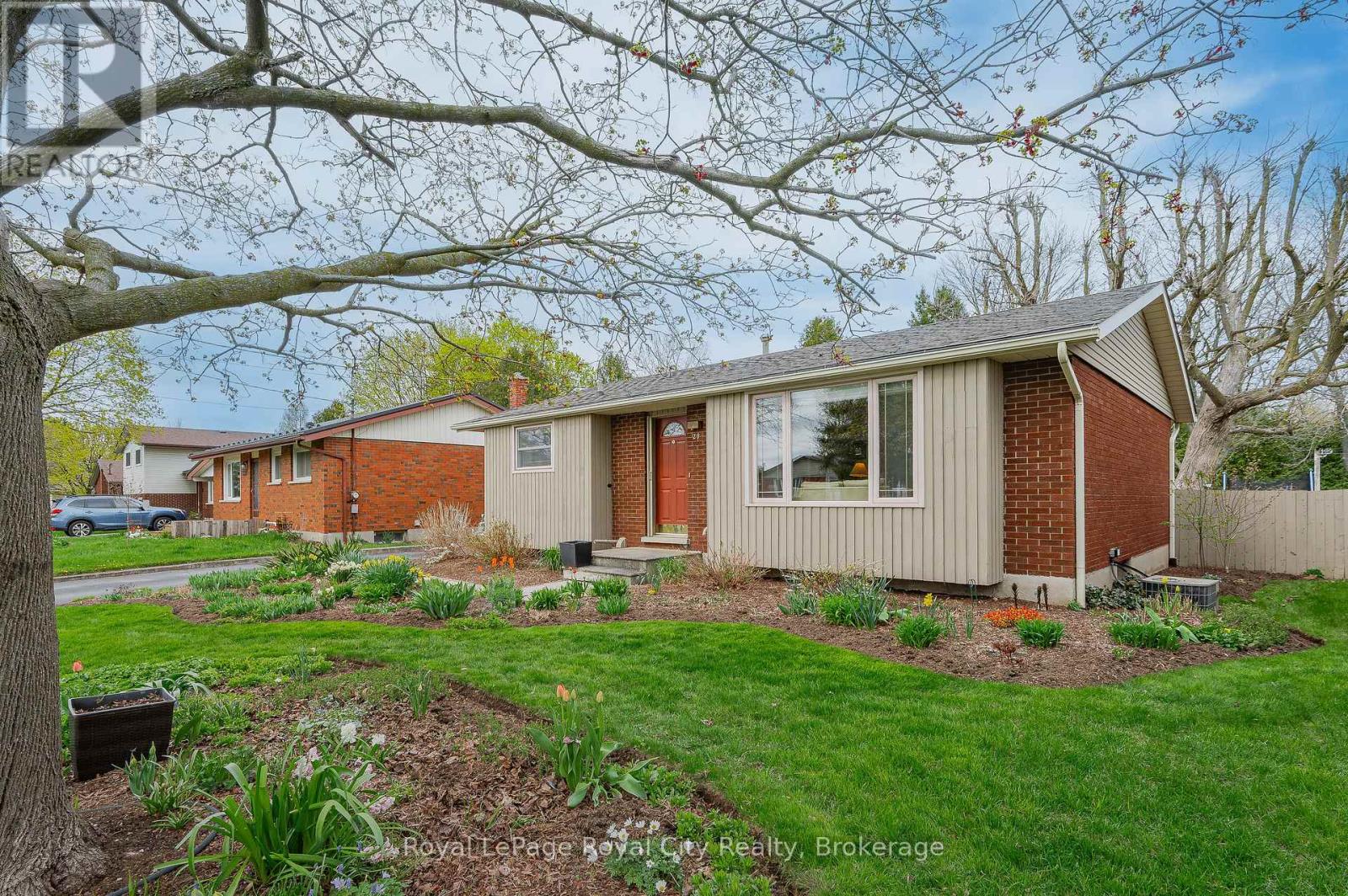 Property at 29 HASTINGS BOULEVARD image 3