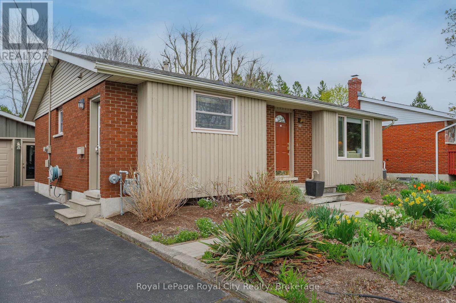 Property at 29 HASTINGS BOULEVARD image 4