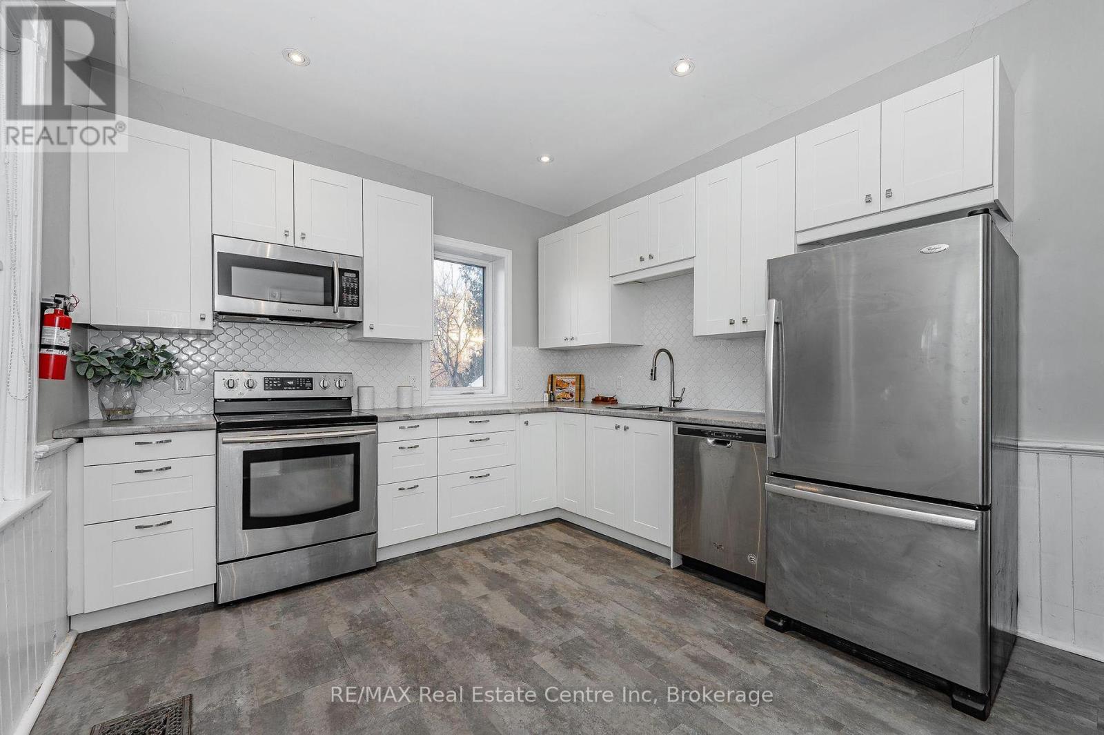 103 Surrey Street E, Guelph (Downtown), Ontario  N1H 3P7 - Photo 6 - X12124784
