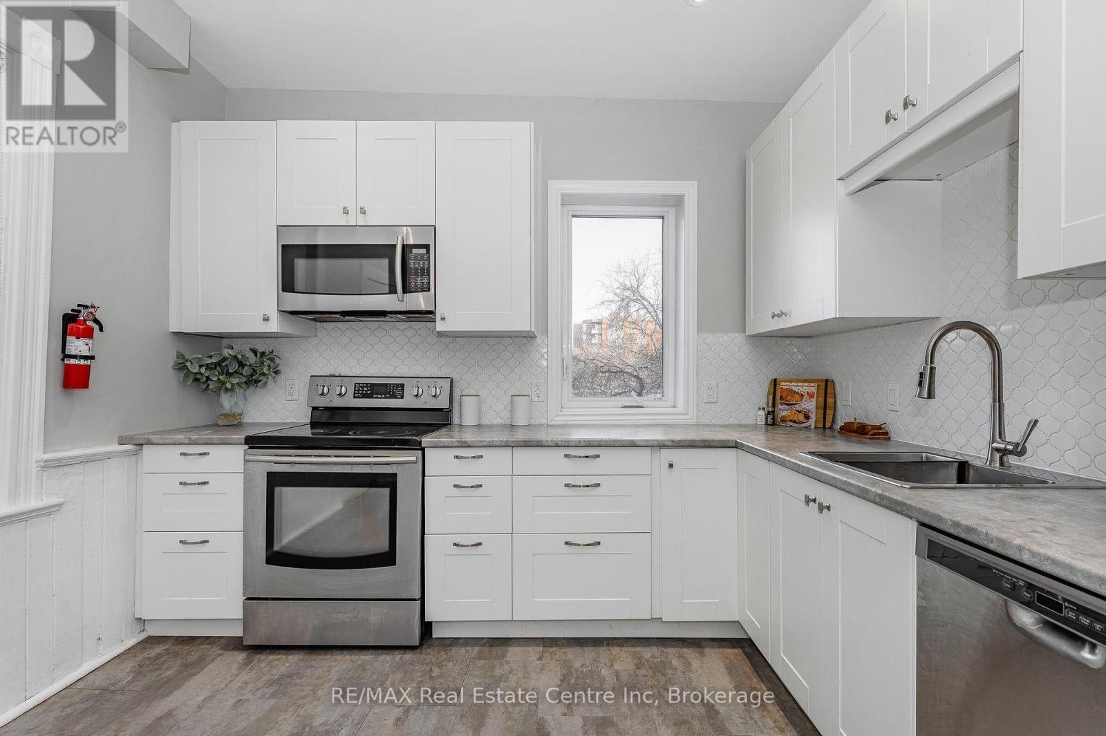 103 Surrey Street E, Guelph, Ontario  N1H 3P7 - Photo 7 - X12124784
