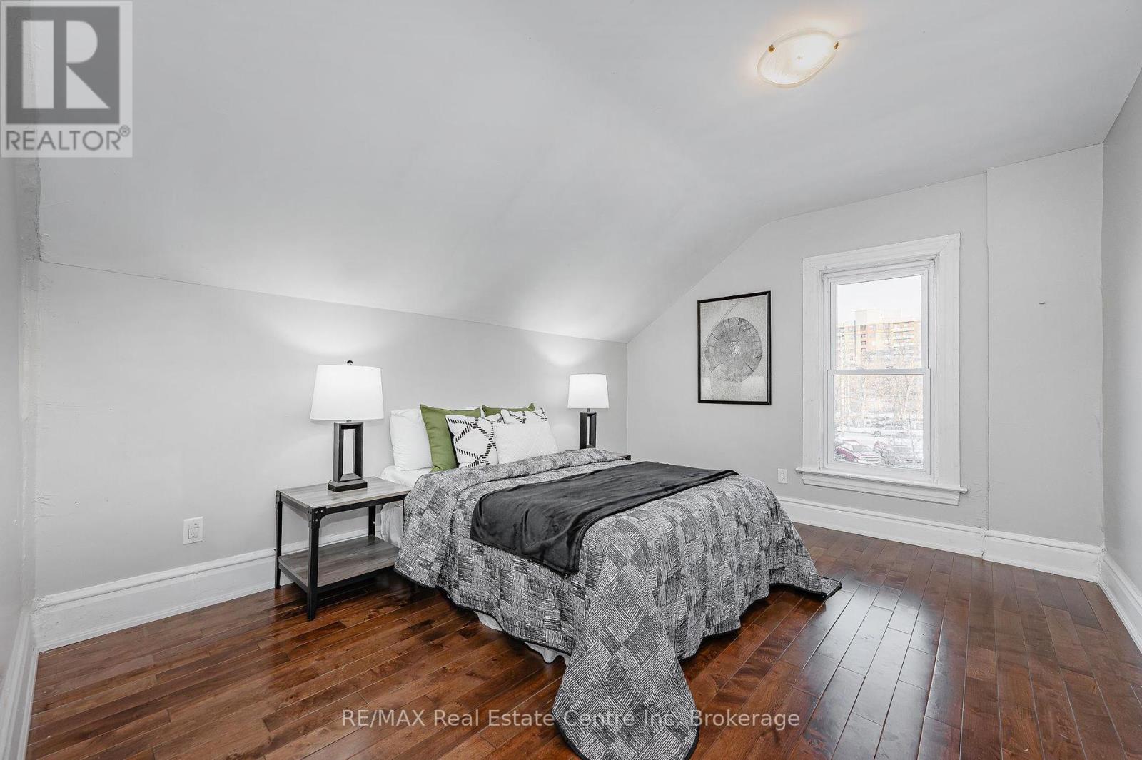 103 Surrey Street E, Guelph (Downtown), Ontario  N1H 3P7 - Photo 9 - X12124784