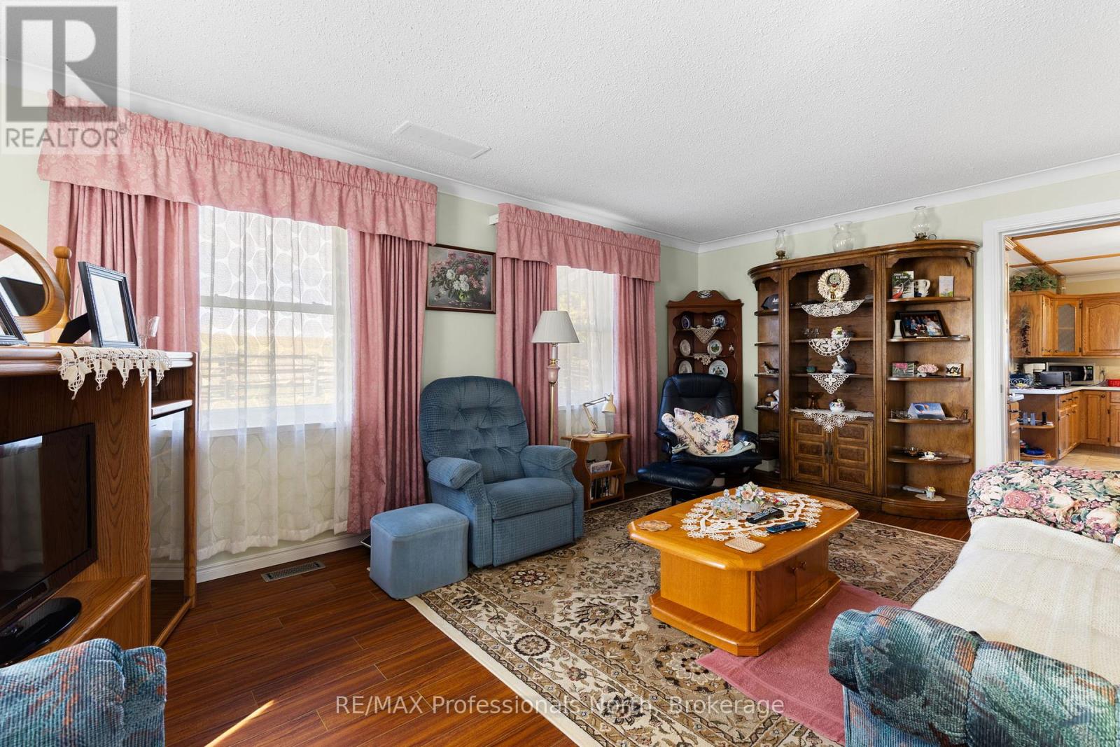 67 Bittschwamm Road, Magnetawan, Ontario  P0A 1P0 - Photo 13 - X12124819