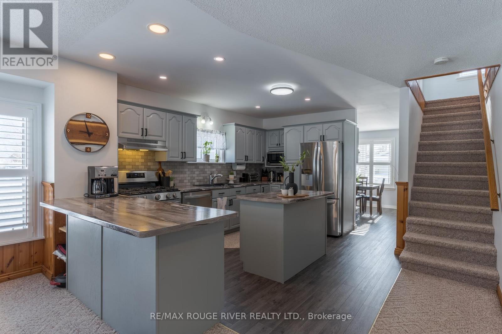 24 Cedar Dale Drive, Kawartha Lakes, Ontario  K0M 2B0 - Photo 3 - X11961467